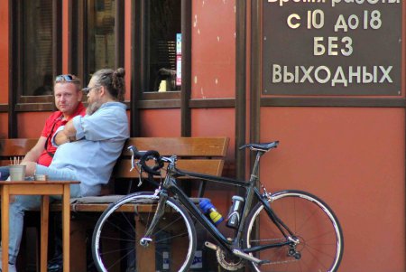 Около сотни велосипедистов проехали по улицам Одессы (фоторепортаж)