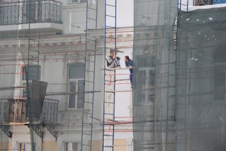 В центре Одессы реставрируют четыре здания–памятника архитектуры (фоторепортаж)