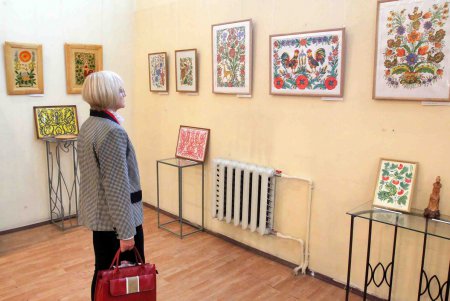 Выставка петриковской росписи «Живу Украиной» (фоторепортаж)