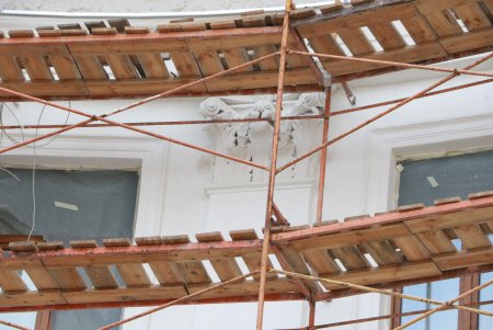 Реставрация полуциркульного здания на Приморском бульваре, 8 (фоторепортаж)