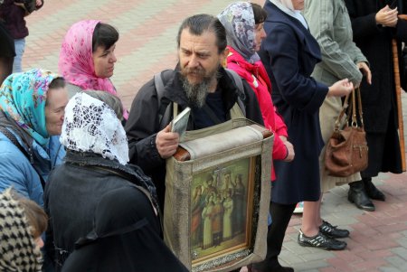 Божественная литургия в Свято–Успенском мужском монастыре (фоторепортаж)