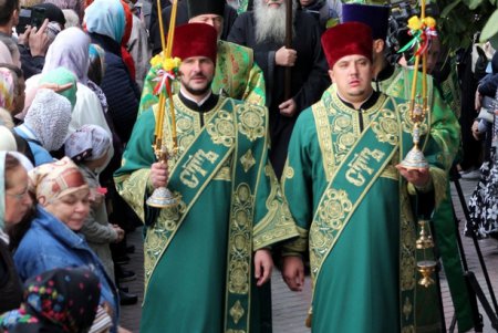Божественная литургия в Свято–Успенском мужском монастыре (фоторепортаж)