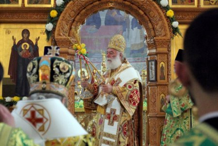 Божественная литургия в Свято–Успенском мужском монастыре (фоторепортаж)
