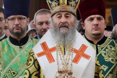 Божественная литургия в Свято–Успенском мужском монастыре (фоторепортаж)