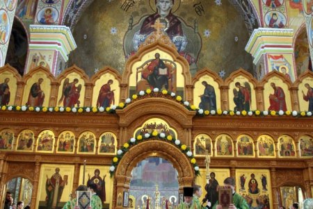 Божественная литургия в Свято–Успенском мужском монастыре (фоторепортаж)
