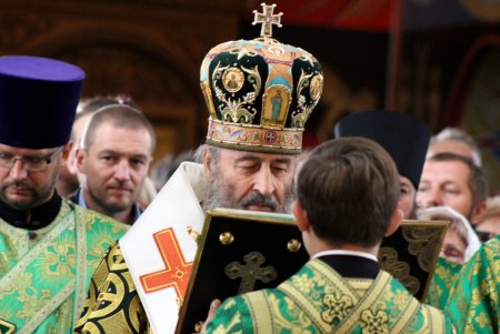 Божественная литургия в Свято–Успенском мужском монастыре (фоторепортаж)