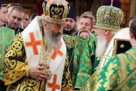 Божественная литургия в Свято–Успенском мужском монастыре (фоторепортаж)