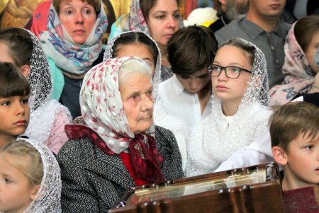 Божественная литургия в Свято–Успенском мужском монастыре (фоторепортаж)