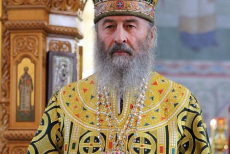 Божественная литургия в Свято–Успенском мужском монастыре (фоторепортаж)