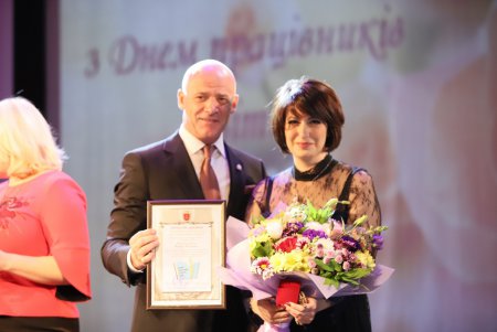 Мэр Одессы поздравил учителей с профессиональным праздником (фото)