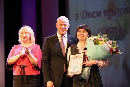 Мэр Одессы поздравил учителей с профессиональным праздником (фото)