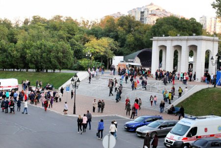 Олег Винник поздравил концертом учителей Одесского региона (фоторепортаж)