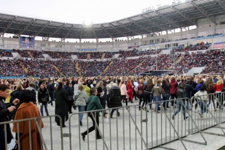 Олег Винник поздравил концертом учителей Одесского региона (фоторепортаж)