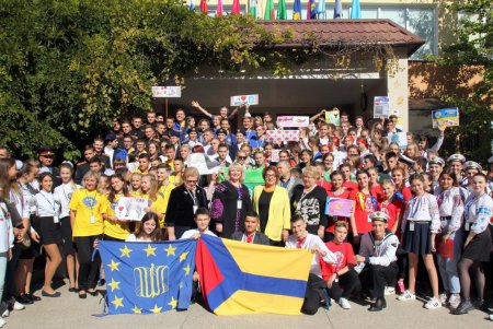 Одесская гимназия собрала актив школьников со всей Украины (фоторепортаж)