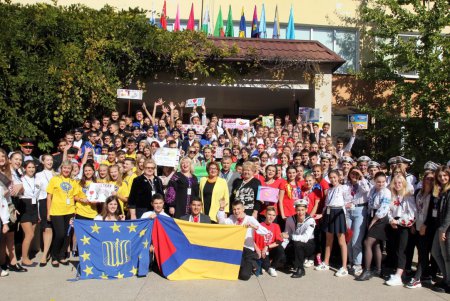 Одесская гимназия собрала актив школьников со всей Украины (фоторепортаж)