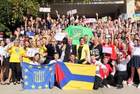 Одесская гимназия собрала актив школьников со всей Украины (фоторепортаж)