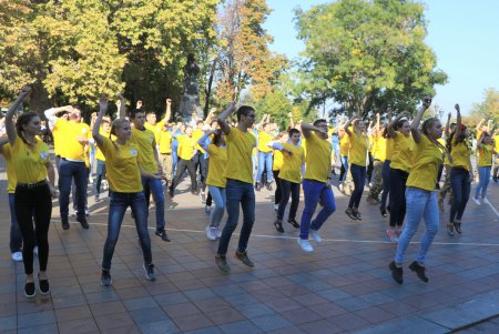 Флешмоб на Думской площади «Вместе мы изменим мир!» (фоторепортаж)