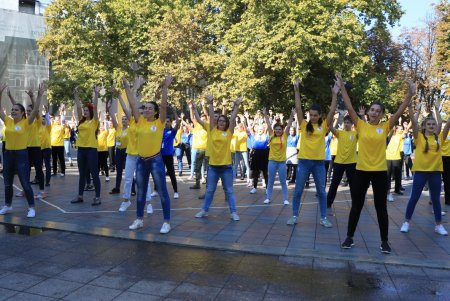 Флешмоб на Думской площади «Вместе мы изменим мир!» (фоторепортаж)