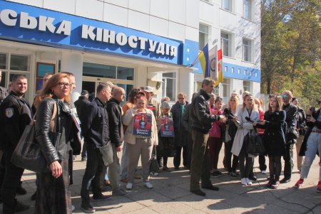 Митинг против приватизации Одесской киностудии (фоторепортаж)