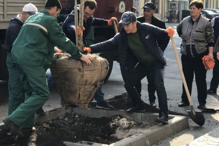 Депутаты горсовета провели в Одессе субботник (фото)