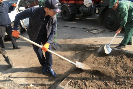 Депутаты горсовета провели в Одессе субботник (фото)