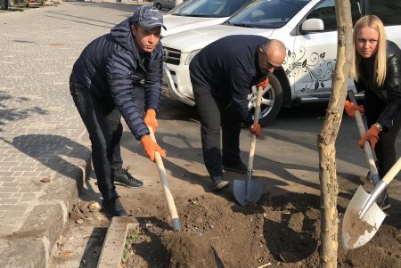 Депутаты горсовета провели в Одессе субботник (фото)