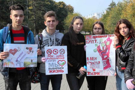 Акция по борьбе с граффити–«рекламой» наркотиков (фоторепортаж)
