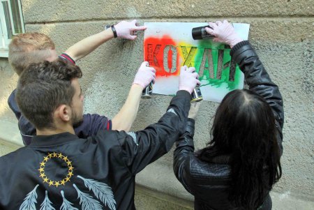 Акция по борьбе с граффити–«рекламой» наркотиков (фоторепортаж)