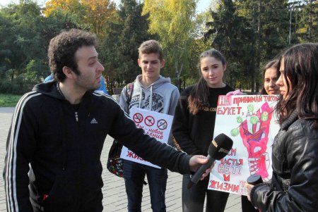 Акция по борьбе с граффити–«рекламой» наркотиков (фоторепортаж)