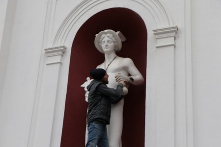 Одесский Меркурий снова держит мешочек с деньгами (фоторепортаж)
