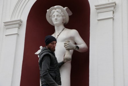 Одесский Меркурий снова держит мешочек с деньгами (фоторепортаж)