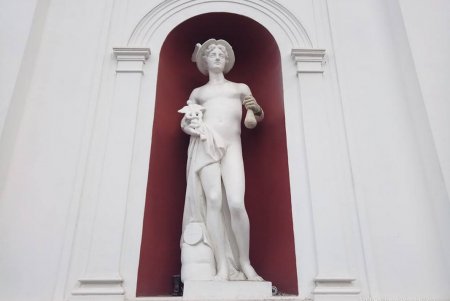 Одесский Меркурий снова держит мешочек с деньгами (фоторепортаж)