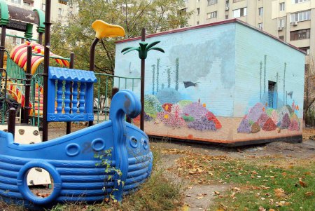 На улице Бреуса «поселились» сказочные герои (фоторепортаж)