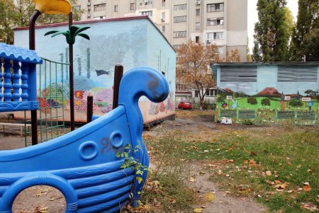 На улице Бреуса «поселились» сказочные герои (фоторепортаж)