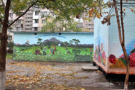 На улице Бреуса «поселились» сказочные герои (фоторепортаж)