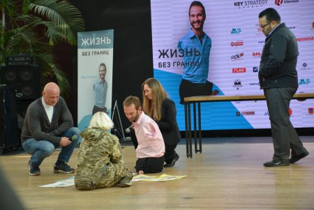 Ник Вуйчич пообщался с одесскими школьниками на тему буллинга (фото)