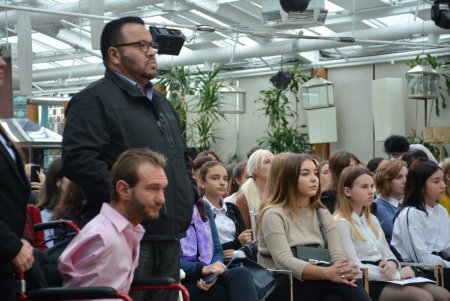 Ник Вуйчич пообщался с одесскими школьниками на тему буллинга (фото)