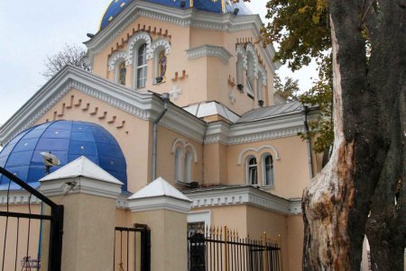 На Французском бульваре будут звучать колокола (фоторепортаж)