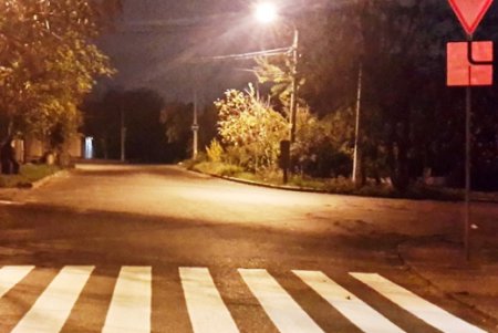 В Одессе на пешеходных переходах установливают LED-светильники