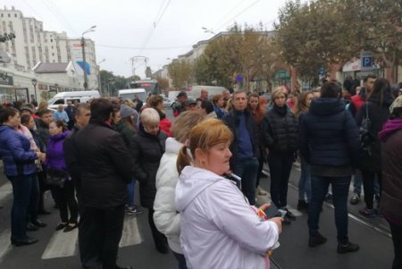Одесситы перекрыли дорогу возле Привоза (фото,видео)