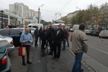 Одесситы перекрыли дорогу возле Привоза (фото,видео)