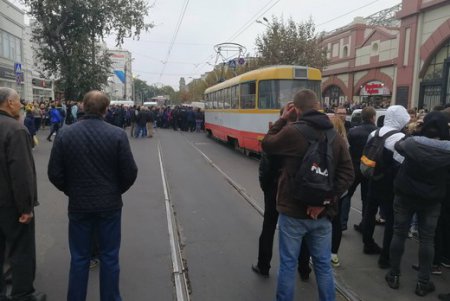 Одесситы перекрыли дорогу возле Привоза (фото,видео)