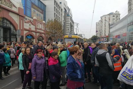 Одесситы перекрыли дорогу возле Привоза (фото,видео)