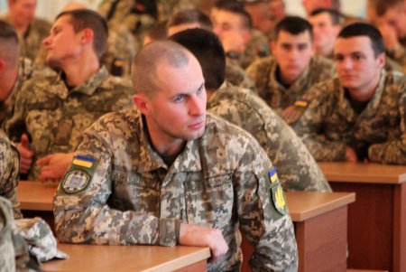 Мэр Одессы презентовал курсантам Военной академии секцию тайского бокса (фото)