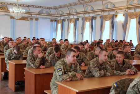 Мэр Одессы презентовал курсантам Военной академии секцию тайского бокса (фото)