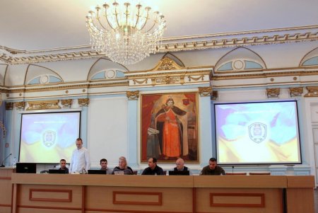 Мэр Одессы презентовал курсантам Военной академии секцию тайского бокса (фото)