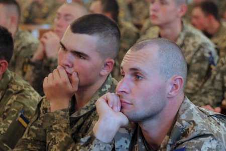 Мэр Одессы презентовал курсантам Военной академии секцию тайского бокса (фото)