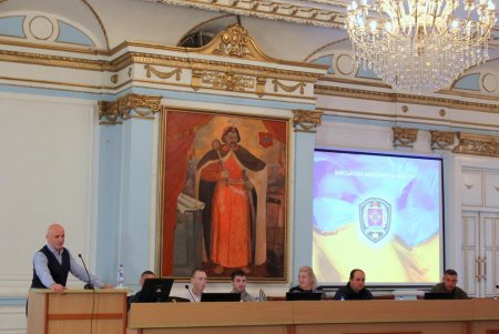 Мэр Одессы презентовал курсантам Военной академии секцию тайского бокса (фото)