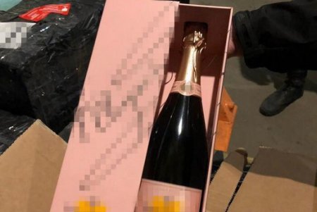 В Одессе выявили склад контрабандных сигарет и алкоголя