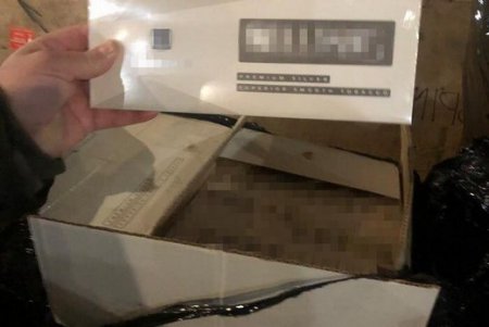 В Одессе выявили склад контрабандных сигарет и алкоголя